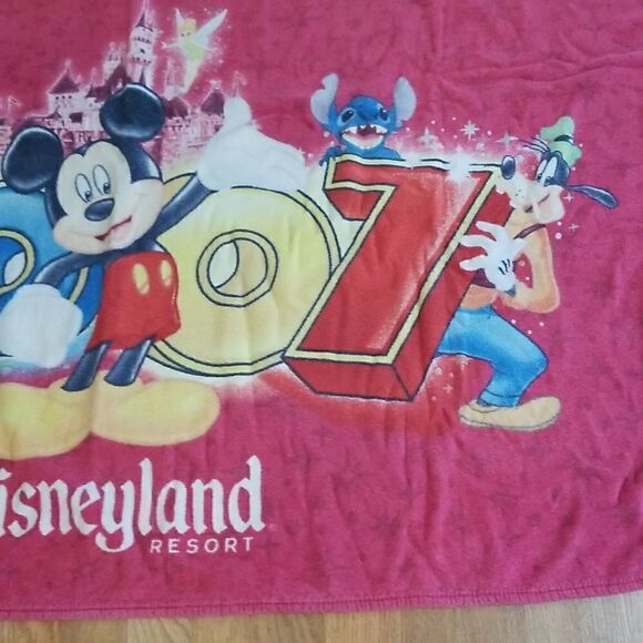 Vintage 2007  Disneyland Exclusive resort  Beach Towel  Large - Picture 7 of 10